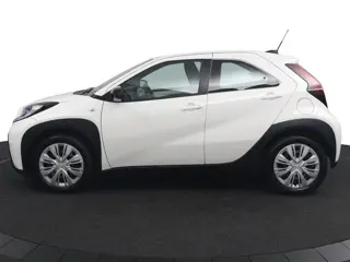 Foto 15 van Toyota Aygo X 1.0 VVT-i MT Play | Adaptieve Cruise Control | Achteruitrijcamera | Apple Carplay | An