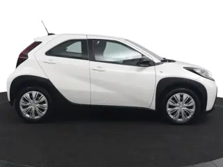 Foto 16 van Toyota Aygo X 1.0 VVT-i MT Play | Adaptieve Cruise Control | Achteruitrijcamera | Apple Carplay | An