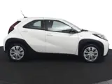 Foto 26 van Toyota Aygo X 1.0 VVT-i MT Play | Adaptieve Cruise Control | Achteruitrijcamera | Apple Carplay | An