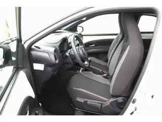 Foto 19 van Toyota Aygo X 1.0 VVT-i MT Play | Adaptieve Cruise Control | Achteruitrijcamera | Apple Carplay | An
