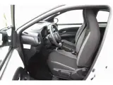 Foto 29 van Toyota Aygo X 1.0 VVT-i MT Play | Adaptieve Cruise Control | Achteruitrijcamera | Apple Carplay | An