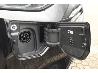 Foto 18 van Ford Transit Custom 2.5 PHEV 233pk L2H1 Kombi Limited | 8-Persoons | Incl. BPM | Stuur + Stoelverwar