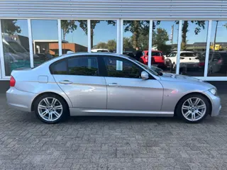 Foto 18 van BMW 3 Serie 318i Corporate Lease | M Pakket | Parkeersensoren | Bluetooth | Navi