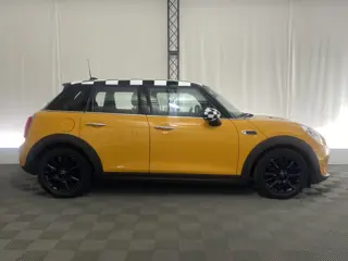 Foto 17 van MINI 5-deurs 1.5 Cooper Chili Serious Business | Bluetooth | Cruise Control | Climate Control |