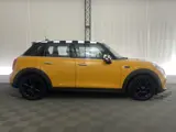 Foto 27 van MINI 5-deurs 1.5 Cooper Chili Serious Business | Bluetooth | Cruise Control | Climate Control |
