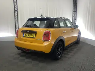 Foto 16 van MINI 5-deurs 1.5 Cooper Chili Serious Business | Bluetooth | Cruise Control | Climate Control |