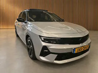 Foto 15 van Opel ASTRA 1.2 Turbo GS - navigatie / camera / carplay / verwarming / HUD / panoramadak