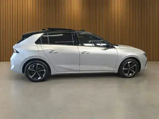 Foto 16 van Opel ASTRA 1.2 Turbo GS - navigatie / camera / carplay / verwarming / HUD / panoramadak