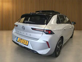 Foto 17 van Opel ASTRA 1.2 Turbo GS - navigatie / camera / carplay / verwarming / HUD / panoramadak