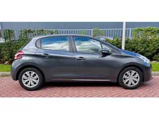 Foto 18 van Peugeot 208 1.2 PureTech Blue Lease Premium/D-RIEM V.V/NW APK/TOP STAAT/
