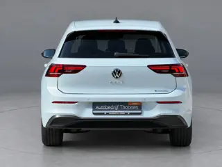 Foto 12 van Volkswagen Golf 1.5 eHybrid Life Edition | keyless | camera | dodehoek |