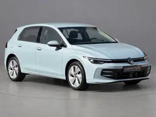 Foto 14 van Volkswagen Golf 1.5 eHybrid Life Edition | keyless | camera | dodehoek |