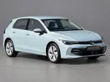 Foto 24 van Volkswagen Golf 1.5 eHybrid Life Edition | keyless | camera | dodehoek |