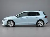 Foto 26 van Volkswagen Golf 1.5 eHybrid Life Edition | keyless | camera | dodehoek |