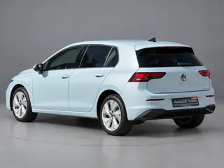 Foto 17 van Volkswagen Golf 1.5 eHybrid Life Edition | keyless | camera | dodehoek |