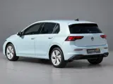 Foto 27 van Volkswagen Golf 1.5 eHybrid Life Edition | keyless | camera | dodehoek |