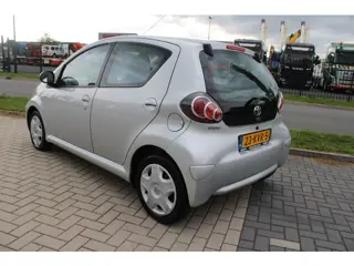 Foto 19 van Toyota Aygo 1.0-12V Comfort Airco