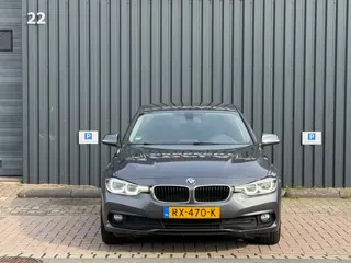 Foto 16 van BMW 3-serie 318i Centennial High Executive|Trekhaak|Cam|Navi|Mega Goed Onderhouden