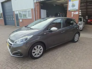Foto 13 van Peugeot 208 1.2 PureTech Urban Soul, Dealer oh. Airco, Navi
