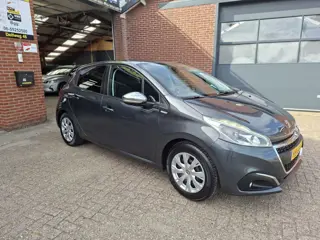 Foto 14 van Peugeot 208 1.2 PureTech Urban Soul, Dealer oh. Airco, Navi