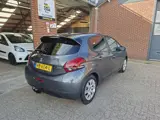 Foto 30 van Peugeot 208 1.2 PureTech Urban Soul, Dealer oh. Airco, Navi