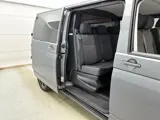 Foto 30 van Volkswagen Transporter 2.0 TDI L2H1 Automaat Dubbele Cabine Airco Cruise Control Navigatie Parkeerse