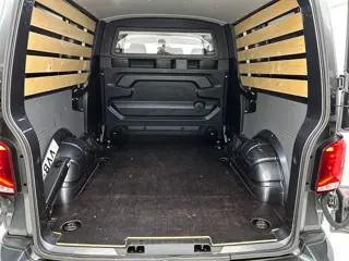 Foto 16 van Volkswagen Transporter 2.0 TDI L2H1 Automaat Dubbele Cabine Airco Cruise Control Navigatie Parkeerse