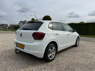 Foto 14 van Volkswagen Polo 1.0 TSI Highline Business Automaat | Carplay | PDC | Stoel VW | LM | Trekhaak