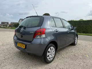 Foto 14 van Toyota Yaris 1.3 VVTi Aspiration Automaat | 5Deurs | 79Dkm | Org. NL | Airco | Dealer Onderhouden