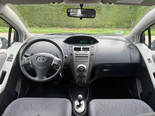 Foto 17 van Toyota Yaris 1.3 VVTi Aspiration Automaat | 5Deurs | 79Dkm | Org. NL | Airco | Dealer Onderhouden