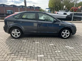 Foto 18 van Ford Focus 1.6-16V Titanium
