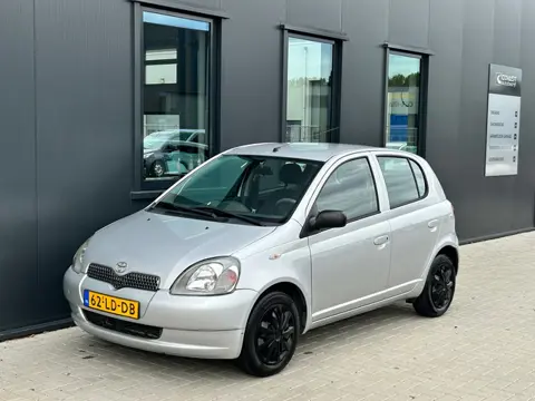 Toyota Yaris 1.3 VVT-i Luna | 5-drs | Airco | Dealer onderhouden.