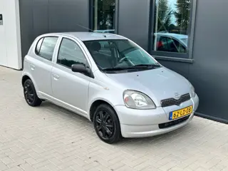 Foto 16 van Toyota Yaris 1.3 VVT-i Luna | 5-drs | Airco | Dealer onderhouden.