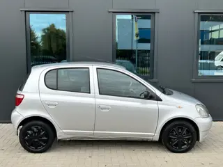 Foto 15 van Toyota Yaris 1.3 VVT-i Luna | 5-drs | Airco | Dealer onderhouden.