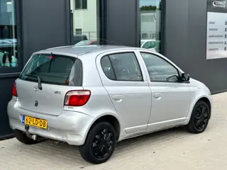 Foto 14 van Toyota Yaris 1.3 VVT-i Luna | 5-drs | Airco | Dealer onderhouden.