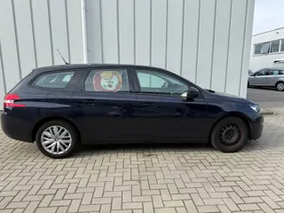 Foto 20 van Peugeot 308 SW 1.2 PureTech Blue Lease / Lekke Koppakking / Airco / Navi /