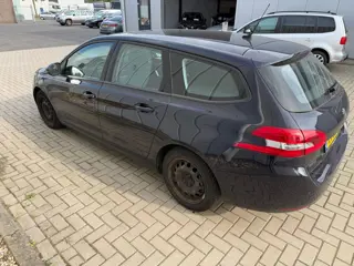 Foto 19 van Peugeot 308 SW 1.2 PureTech Blue Lease / Lekke Koppakking / Airco / Navi /