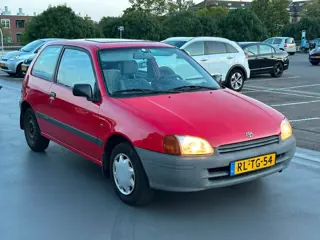 Foto 19 van Toyota Starlet 1.3-16V XLi GTSi Automaat Dakraam Zeer Nette Auto Rijdt Top