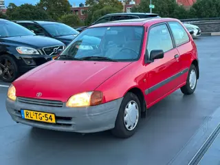 Foto 18 van Toyota Starlet 1.3-16V XLi GTSi Automaat Dakraam Zeer Nette Auto Rijdt Top
