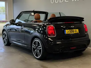 Foto 18 van MINI Cabrio 1.5 Cooper Cabrio JCW | Cruise | Stoelverwarming | Clima | Elektrische kap | Navi | Brui