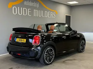 Foto 17 van MINI Cabrio 1.5 Cooper Cabrio JCW | Cruise | Stoelverwarming | Clima | Elektrische kap | Navi | Brui