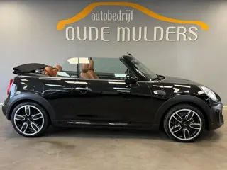 Foto 16 van MINI Cabrio 1.5 Cooper Cabrio JCW | Cruise | Stoelverwarming | Clima | Elektrische kap | Navi | Brui