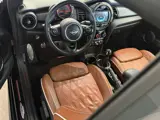 Foto 22 van MINI Cabrio 1.5 Cooper Cabrio JCW | Cruise | Stoelverwarming | Clima | Elektrische kap | Navi | Brui