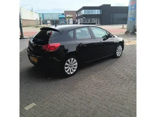 Foto 11 van Opel Astra 1.6 Sport