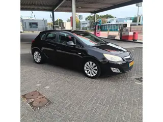 Foto 12 van Opel Astra 1.6 Sport