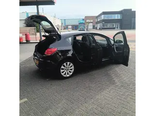 Foto 14 van Opel Astra 1.6 Sport