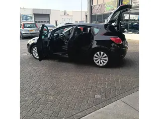 Foto 15 van Opel Astra 1.6 Sport
