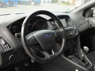 Foto 18 van Ford Focus Wagon 1.0 ST-Line 125PK | Cruise | Trekhaak | Bluetooth | Airco | Navi | LM Velgen | NAP