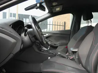 Foto 19 van Ford Focus Wagon 1.0 ST-Line 125PK | Cruise | Trekhaak | Bluetooth | Airco | Navi | LM Velgen | NAP