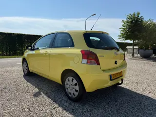 Foto 13 van Toyota Yaris 1.3 VVTi Aspiration Airco | Dealer Onderhouden | Trekhaak